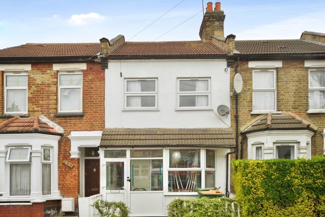 3 bed property, in Kempton Road, £525,000