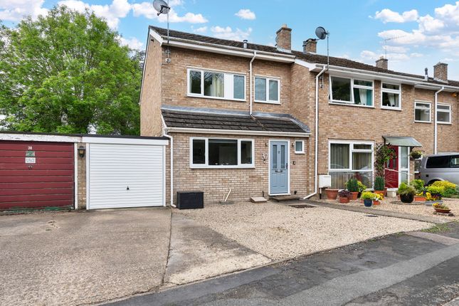 3 bed property, in Flambards Close, £365,000