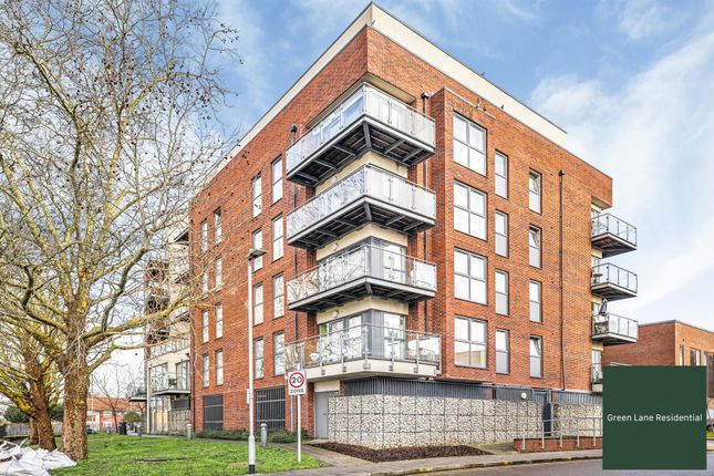 2 bed property, in Brunel House, £260,000
