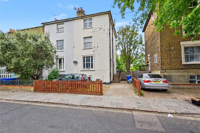 2 bed property, in 56B Choumert Road, £325,000