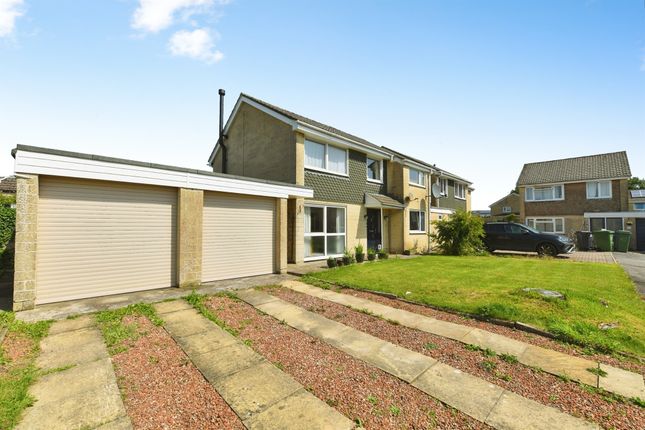 5 bed property, in Grocyn Close, £600,000