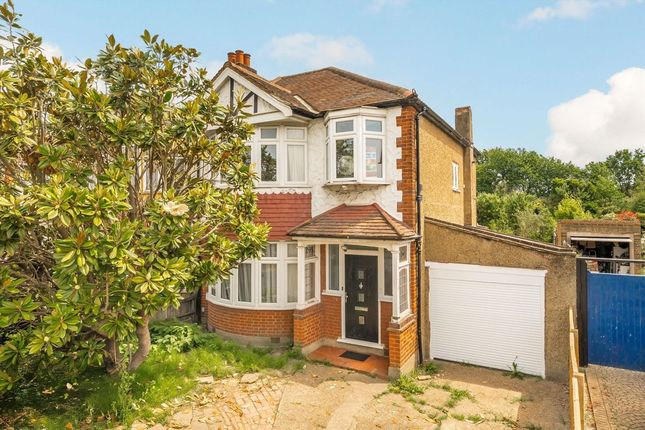 3 bed property, in Hook Rise South, £599,950