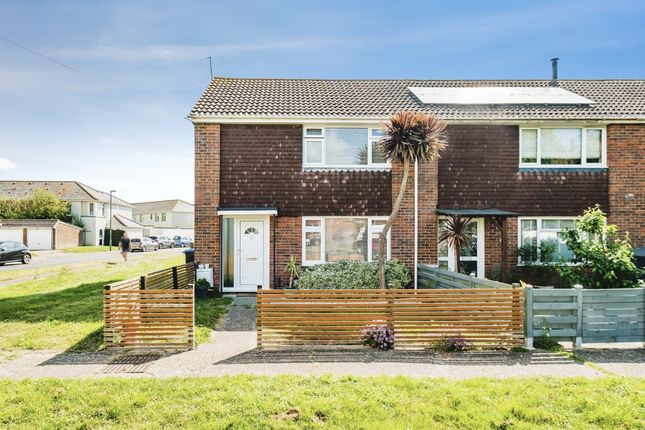 2 bed property, in Mckerchar Close, £300,000