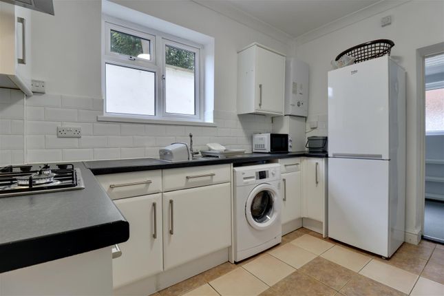 4 bed property, in Fawcett Road, £275,000