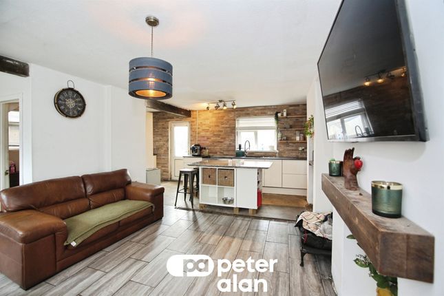 3 bed property, in The Drive, £180,000