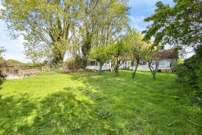 2 bed property, in Upwell Road, £295,000
