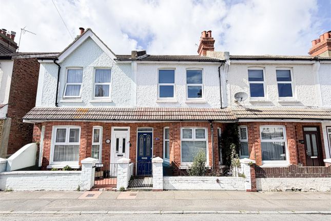 3 bed property, in Clarence Road, £295,000
