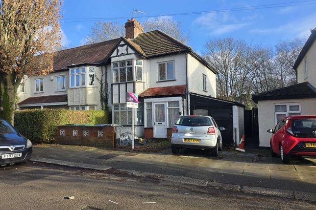 3 bed property, in Kings Close, £749,950