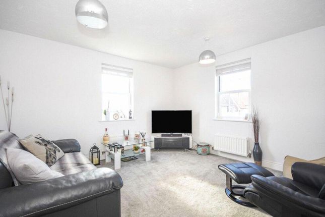 2 bed property, in Bryant Link, £220,000