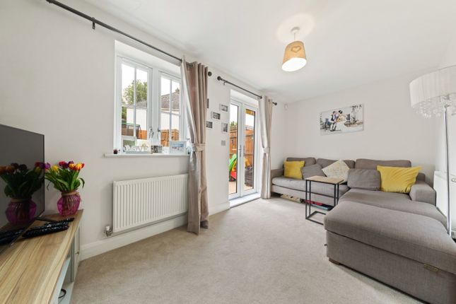 2 bed property, in Beaufort Place, £450,000