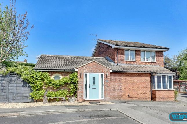 4 bed property, in Halfway Close, £475,000