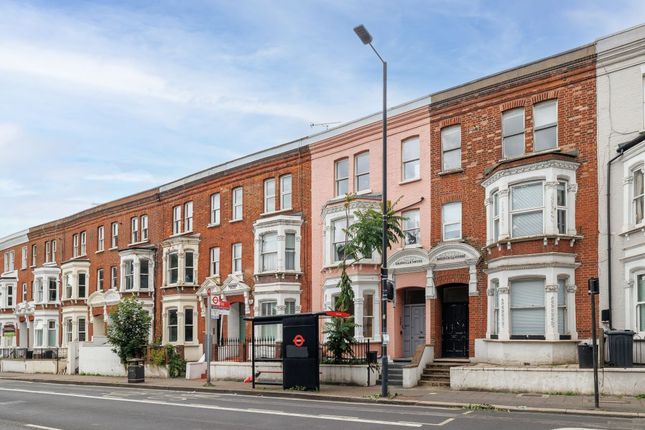 2 bed property, in Flat A, £585,000
