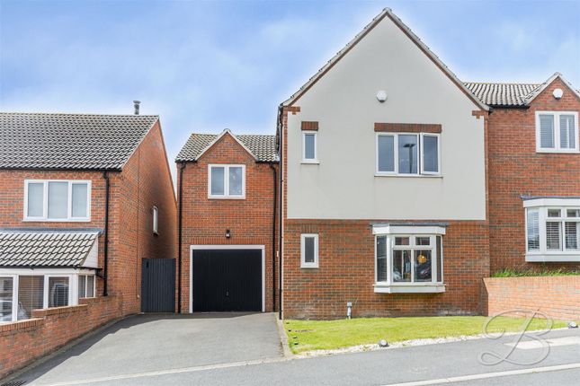 4 bed property, in Woodland Park View, £300,000