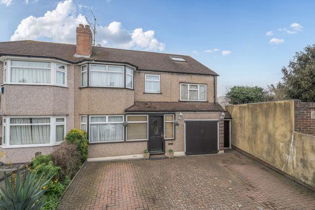 5 bed property, in Walton Drive, £750,000