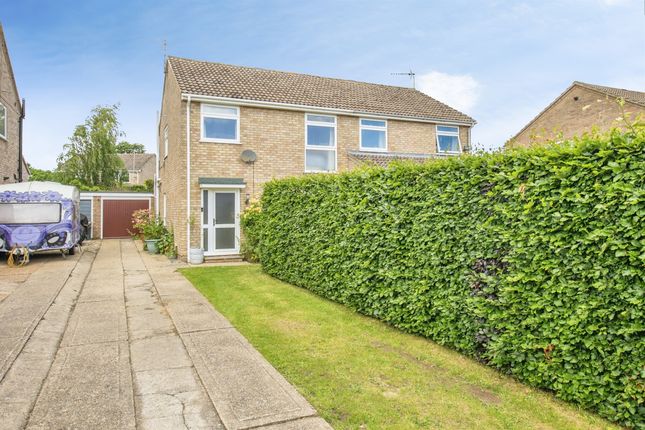 3 bed property, in Orchard Close, £350,000