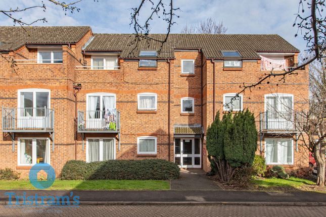 2 bed property, in Tonnelier Road, £120,000