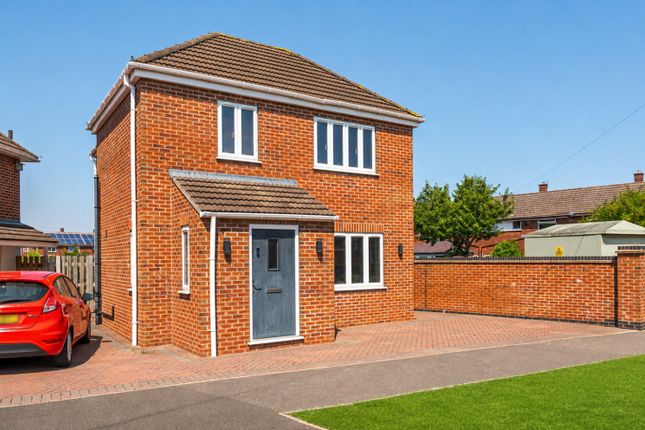 2 bed property, in Anzio Crescent, £275,000
