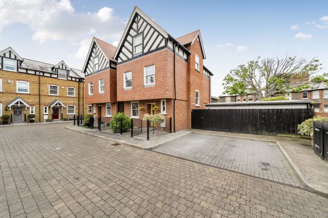 4 bed property, in Tidewell Mews, £500,000