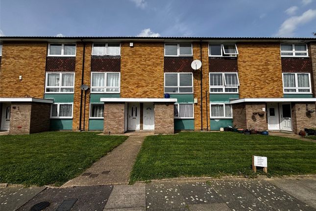 2 bed property, in Shepherds Close, £240,000
