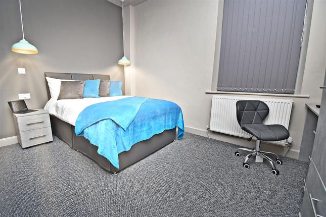 4 bed property, in Coal Clough Lane, £115,000
