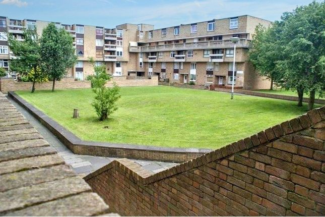 1 bed property, in Waterloo Walk, £15,000