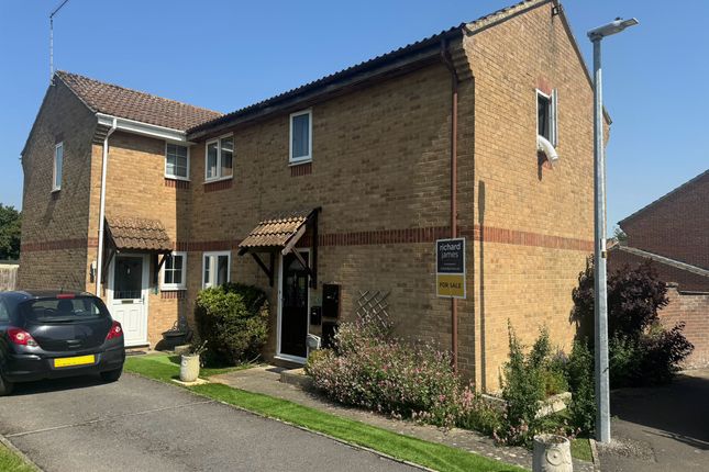 3 bed property, in Proud Close, £270,000