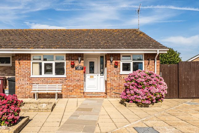 2 bed property, in Gainsborough Drive, £295,000