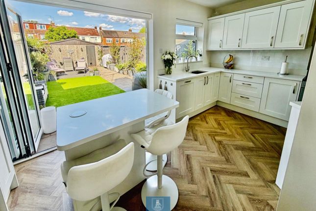 3 bed property, in Brackley Close, £270,000