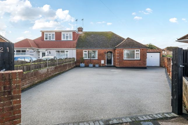 3 bed property, in Fir Tree Close, £400,000