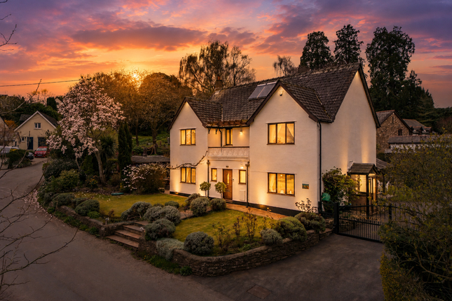 5 bed property, in Agincourt House, £700,000