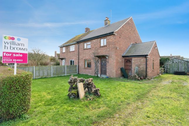 3 bed property, in Groveside, £240,000