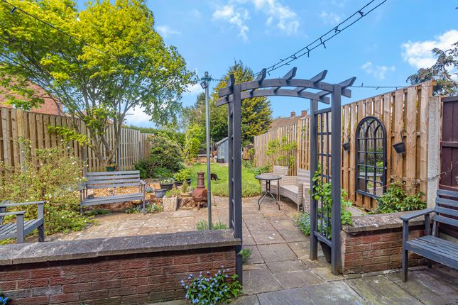 2 bed property, in Chantrey Avenue, £170,000