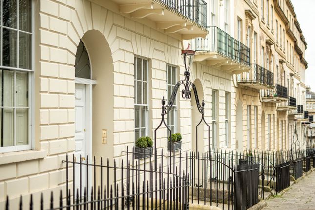 2 bed property, in Cavendish Place, £750,000