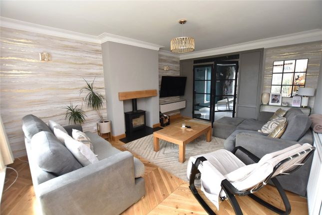 2 bed property, in Holly Avenue, £425,000