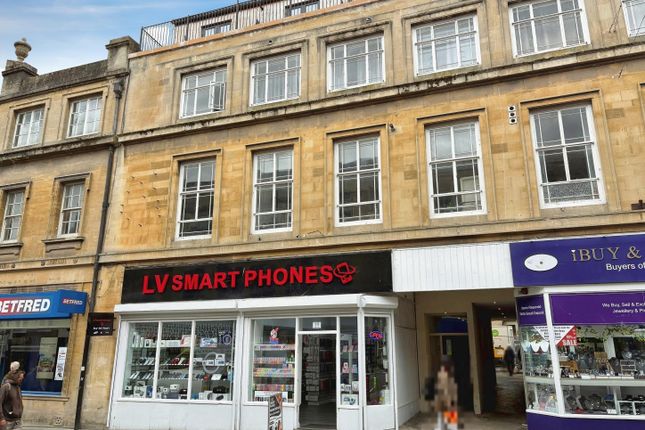 1 bed property, in High Street, £100,000
