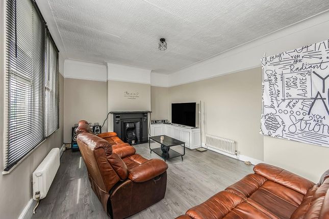 2 bed property, in Fraser Road, £550,000