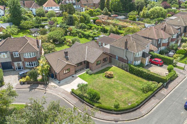 4 bed property, in Kirk Close, £975,000