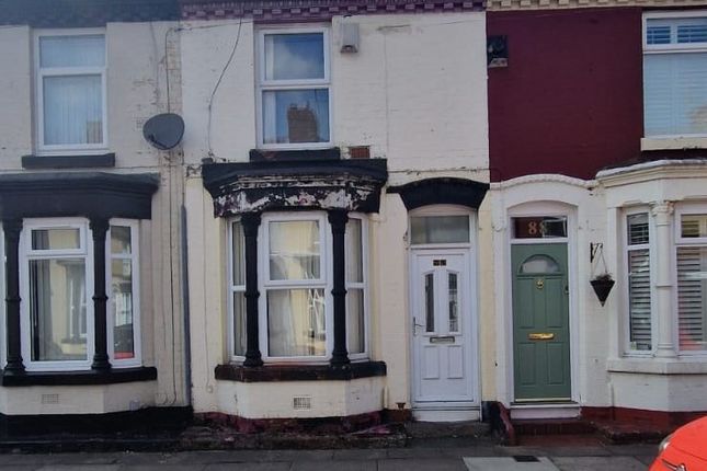 2 bed property, in Methuen Street, £100,000