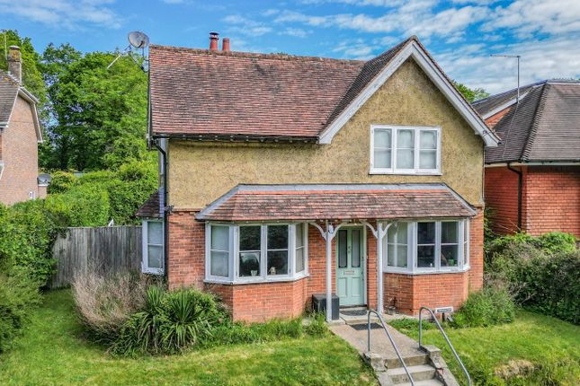 4 bed property, in High Street, £625,000