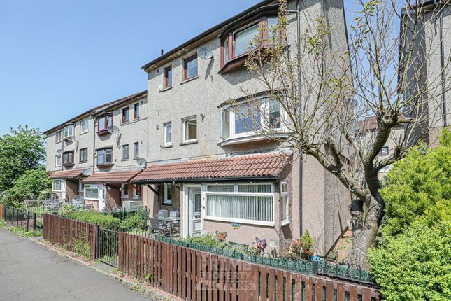 2 bed property, in Flat 2/2 5 Denmilne Path, £70,000