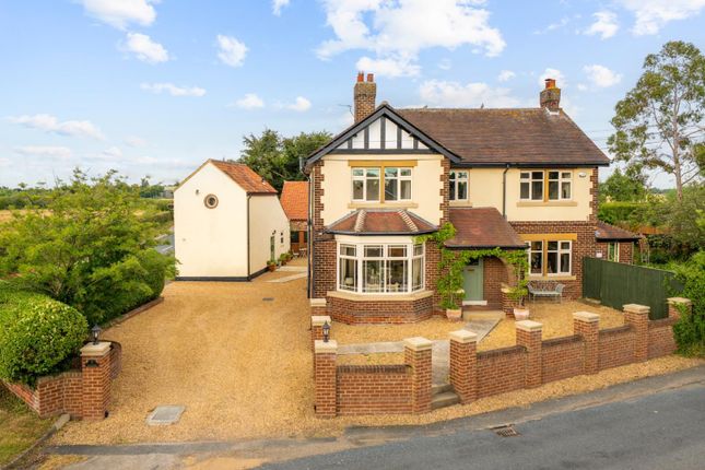4 bed property, in Oakdene, £800,000