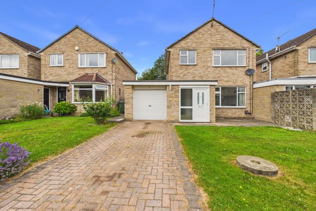 2 bed property, in Five Trees Avenue, £350,000