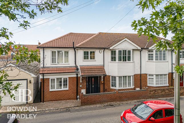 4 bed property, in Mossford Green, £650,000