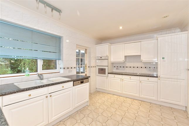 4 bed property, in Vicarage Street, £750,000