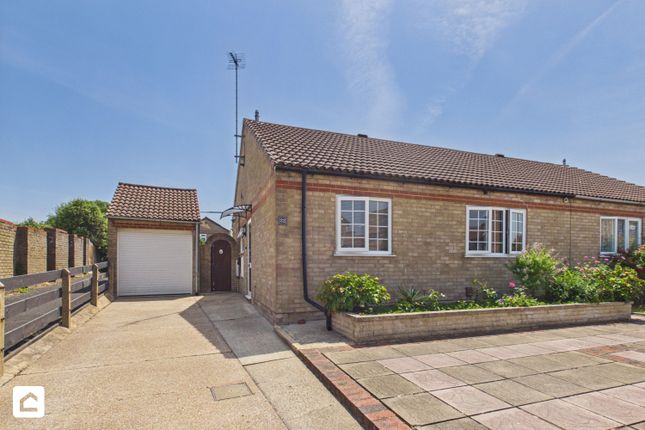2 bed property, in 22 Wade Close, £350,000