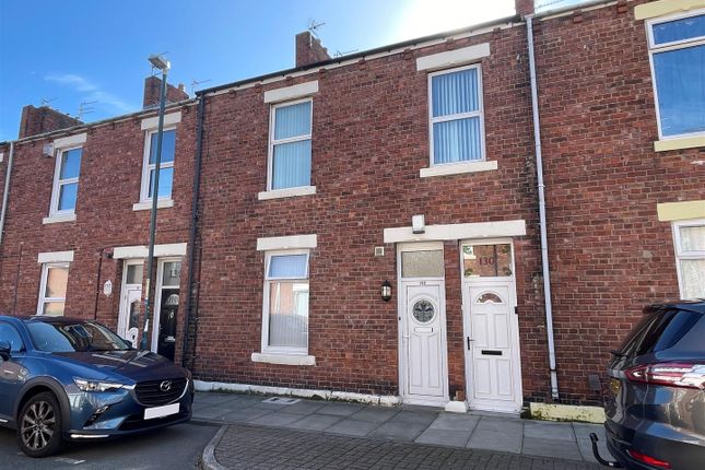 2 bed property, in Vine Street, £67,500