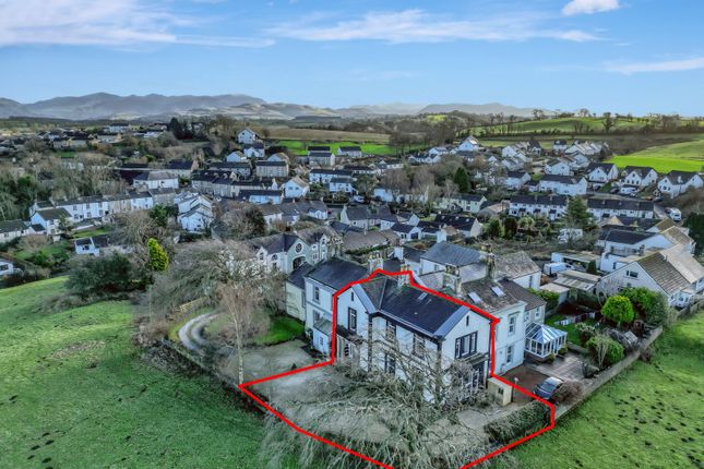 3 bed property, in Brigham Hill Mansion, £350,000