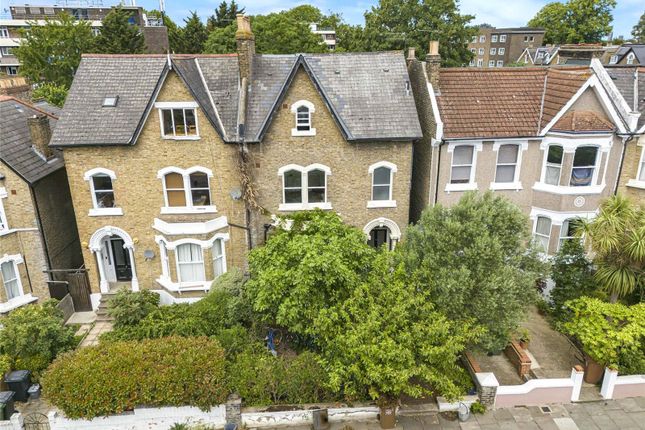 3 bed property, in Breakspears Road, £675,000