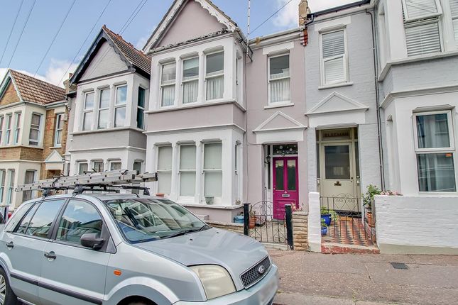 2 bed property, in Holland Road, £295,000