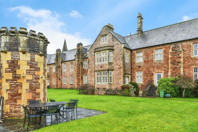 3 bed property, in Boyd House, £375,000